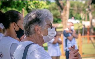 Evento de final de ano da Fundação Waldyr Luiz Becker em parceria com o Coral Encanto de Viver no Lago Pioneiros