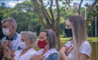 Evento de final de ano da Fundação Waldyr Luiz Becker em parceria com o Coral Encanto de Viver no Lago Pioneiros