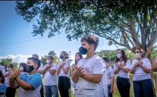 Evento de final de ano da Fundação Waldyr Luiz Becker em parceria com o Coral Encanto de Viver no Lago Pioneiros